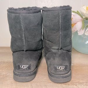 Black classic short ugg